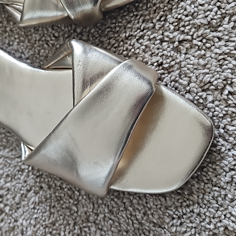 Express Flip Flops - Picture 4 of 5